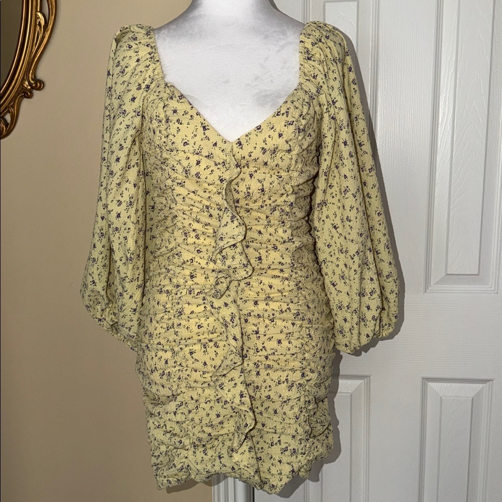 Lush Balloon sleeve ruched bodycon sweetheart neckline mini dress Back zip